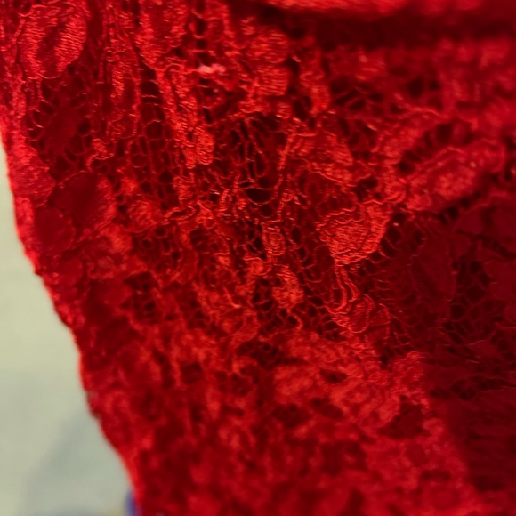 No sleeved red lace top - Picture 6 of 6
